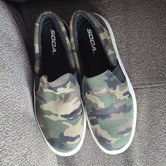 Camo slip on sneaker - Picture 2 of 3